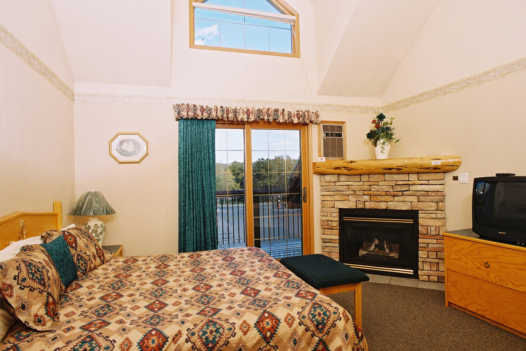 Waterton Glacier Suites Экстерьер фото