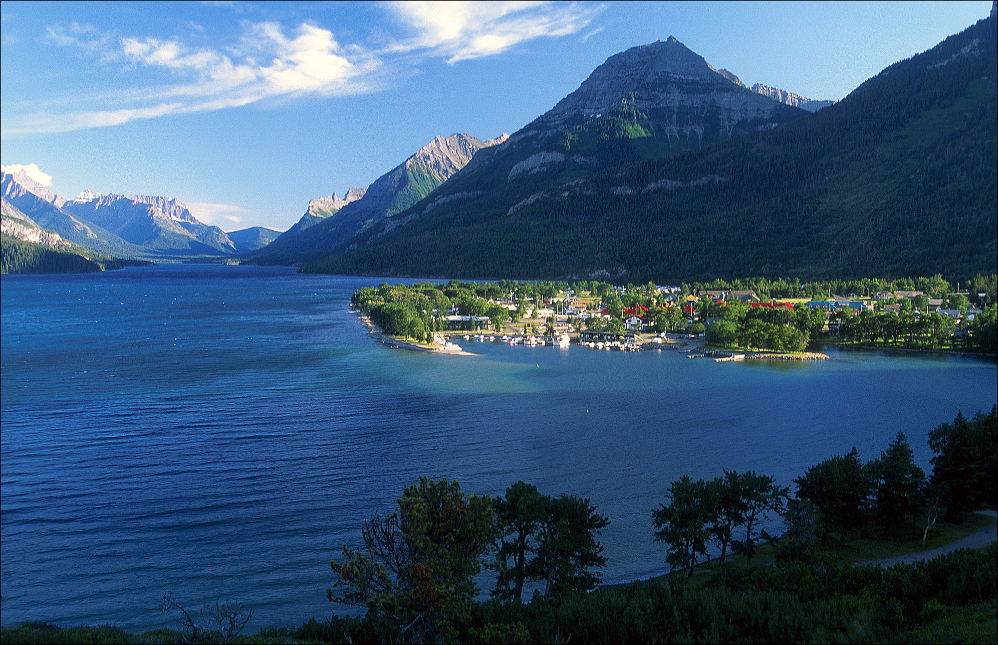 Waterton Glacier Suites Экстерьер фото
