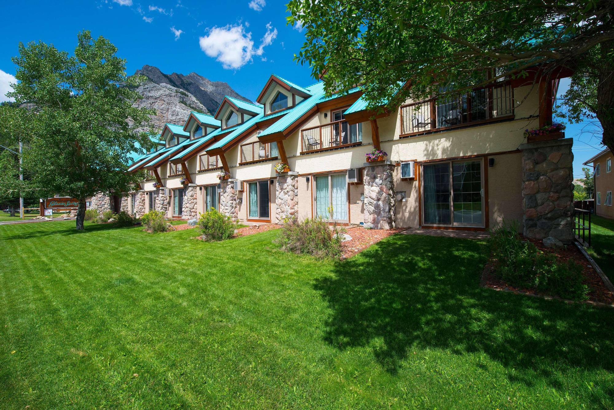 Waterton Glacier Suites Экстерьер фото