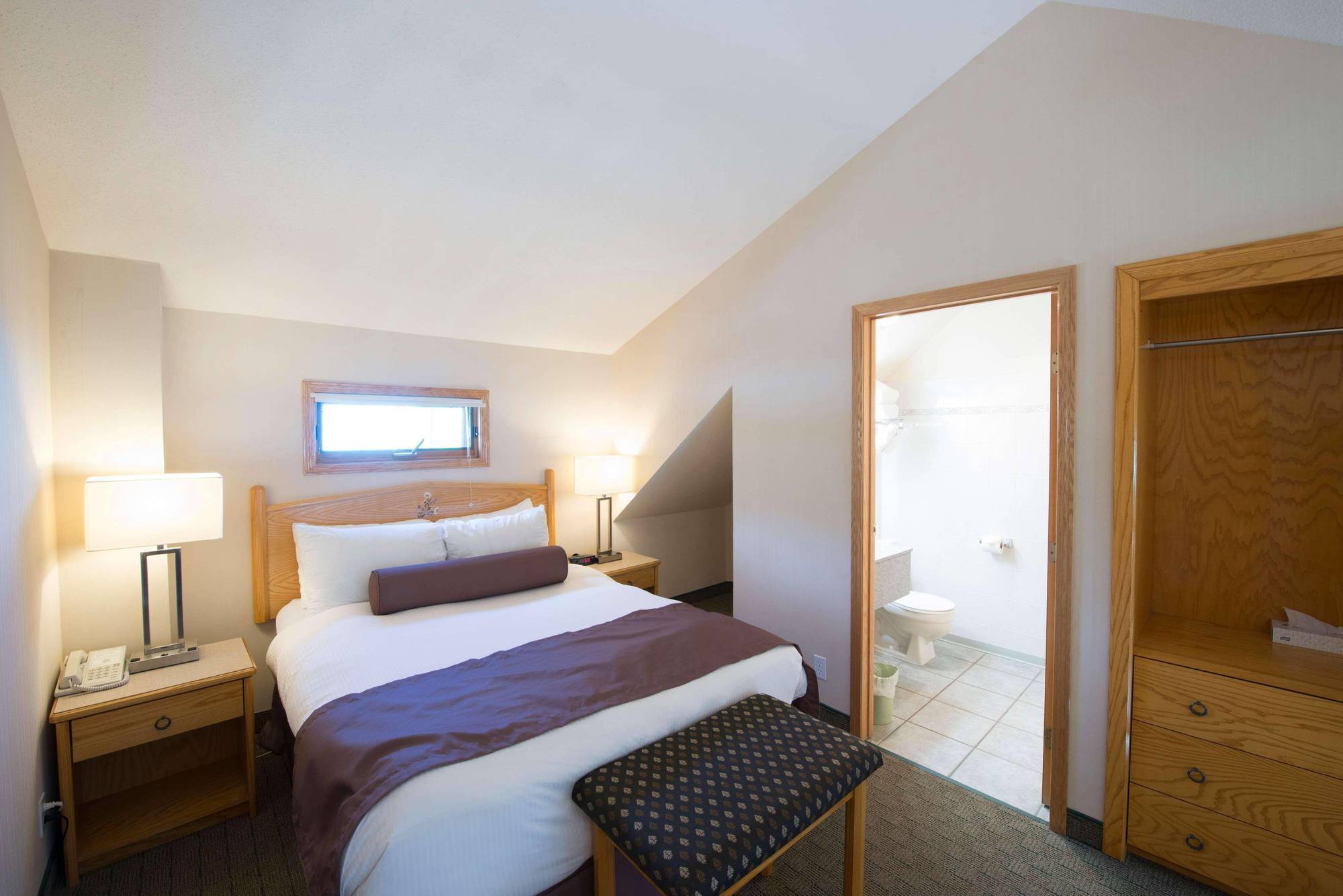 Waterton Glacier Suites Экстерьер фото