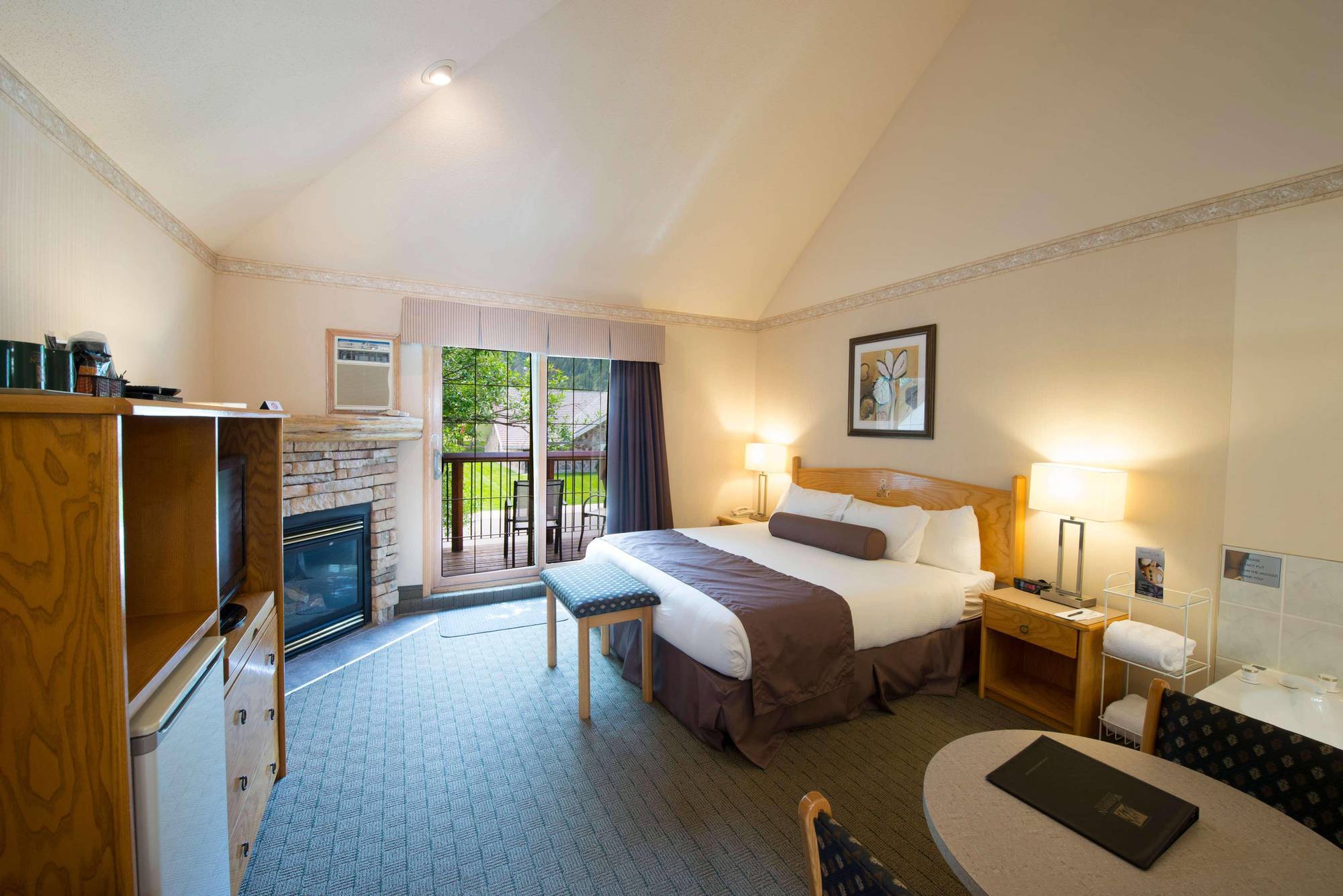 Waterton Glacier Suites Экстерьер фото