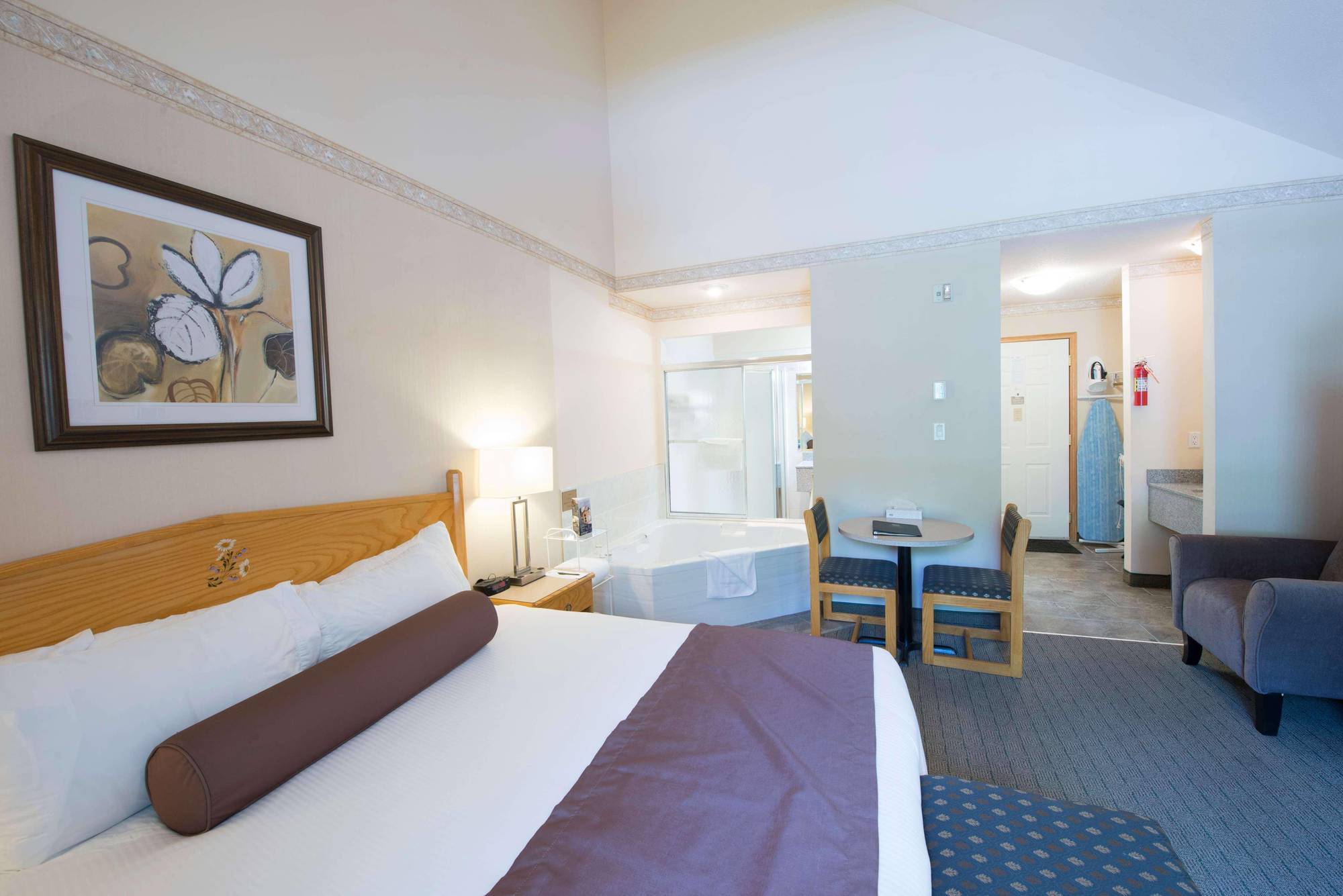 Waterton Glacier Suites Экстерьер фото