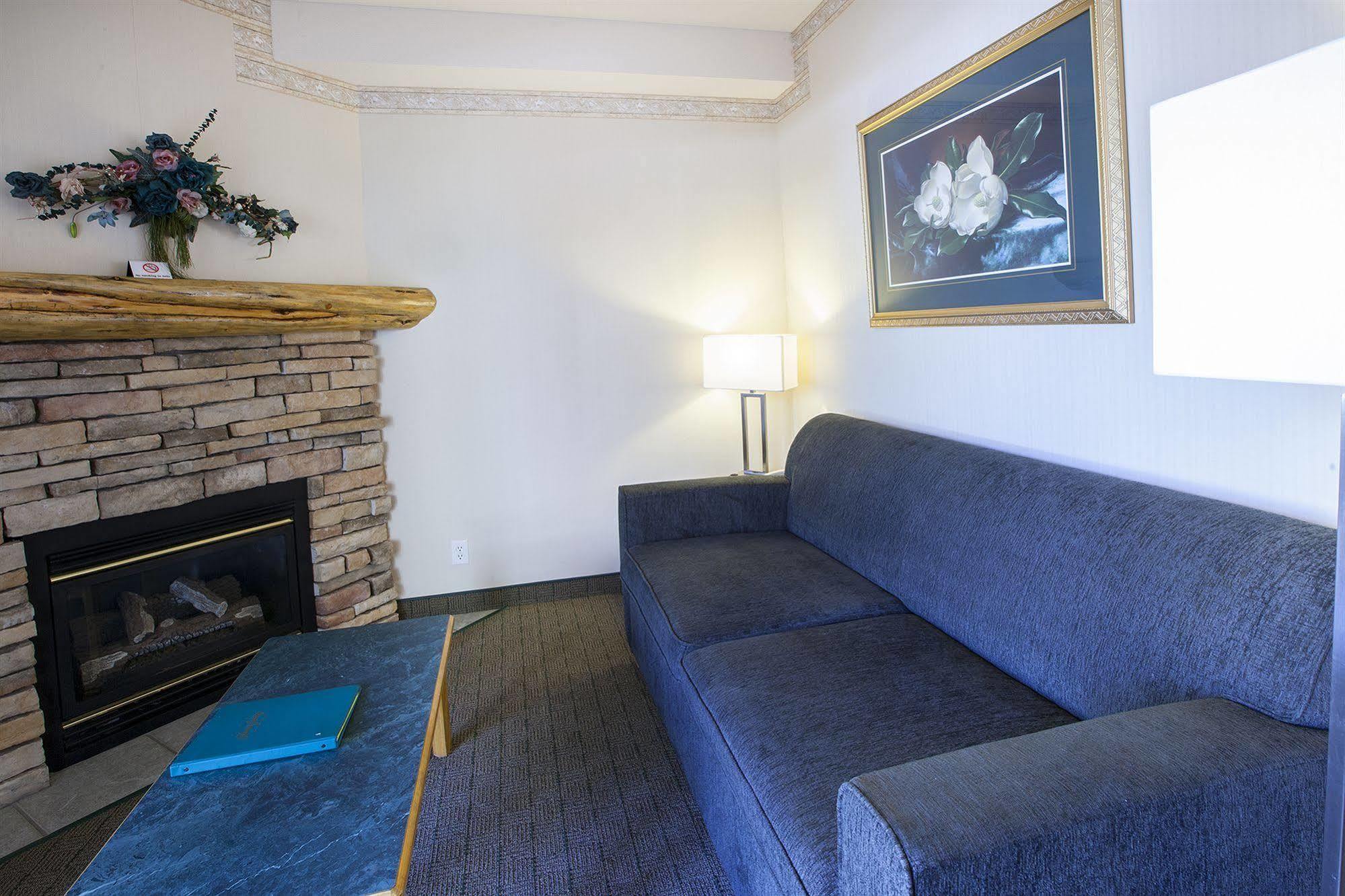 Waterton Glacier Suites Экстерьер фото